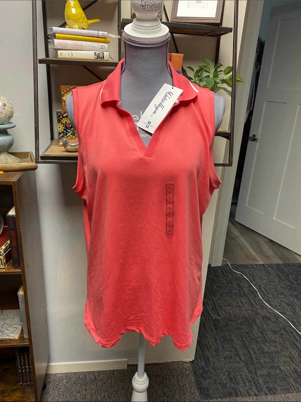 Walter Hansen Sleeveless Collared V-Neck Top - Coral Pink. NWT. Size XL